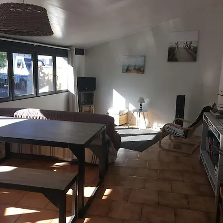 Maison Paisible , A 6 Minutes Des Plages, Velos. *