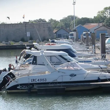 Maison Paisible , A 6 Minutes Des Plages, Velos. *